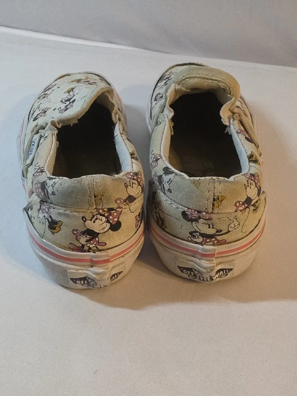 Vans Kids Slip-On Sneakers with Minnie Mouse Print in Cream, Pink and Black